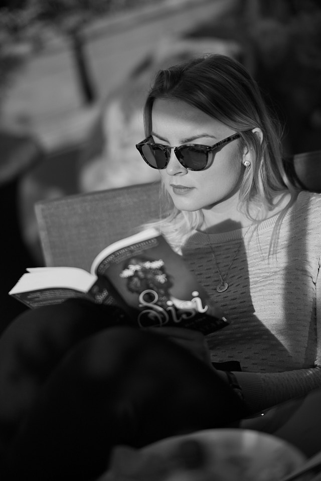 My daughter Caroline reading the book on the Austrian empress, Sisi. Leica M10-P with 7artisans 75mm f/1.25. © Thorsten Overgaard. 