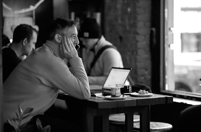 Nice light in a cafe in New York. Leica M10-P with Leica 90mm Summilux-M f/1.5. © Thorsten von Overgaard. 