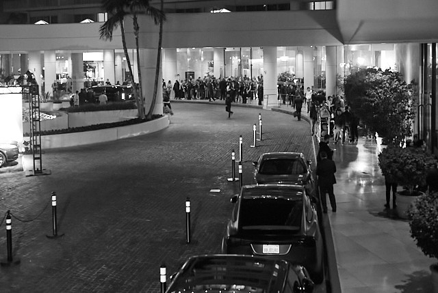The outside of Beverly Hilton Hotel packed with limos dropping off one celebrity after the other. Leica M10-P with Leica 50mm Summilux-M ASPH f/1.4 © Thorsten Overgaard. 