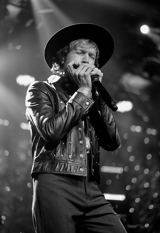 Beck performs at the Clive Davis Pre-Grammys Gala 2020. Leica M10-P with 50mm Summilux-M ASPH f/1.4 BC. © Thorsten Overgaard. 