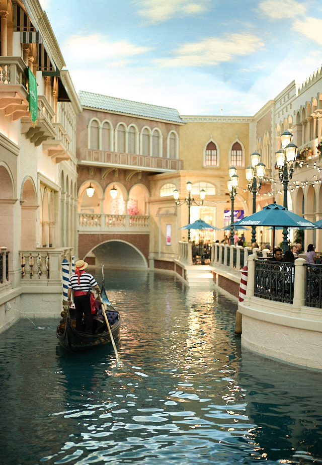 It looks like Venice, and that is the purpose. Yet, it is Las Vegas and they sing as they row you. Leica M10-R Black Paint with Leica 50mm Summilux-M ASPH f/1.4 BC. © Thorsten Overgaard. 