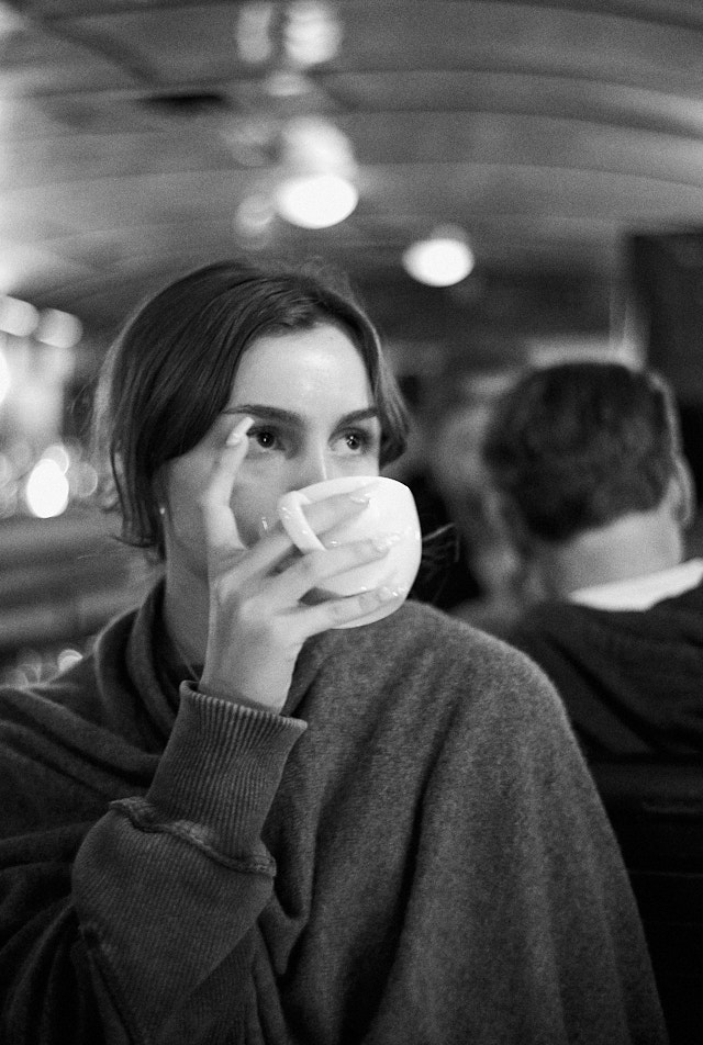 Dinner with my step daughter Mia in the Diner NYC on Brooklyn. Leica M10-R with 50mm ELCAN f/2.0 by Light Lens Lab. © Thorsten Overgaard. 