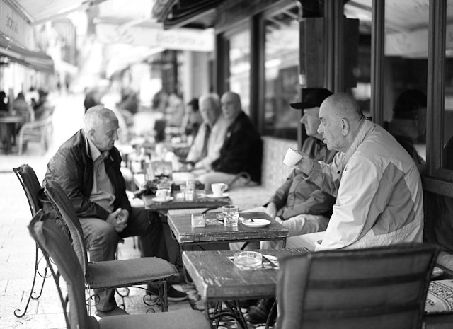 Locals having coffee in the tourst area of Sarajevo. Leica M10-R with Leica 50mm Summilux-M ASPH f/1.4 BC. © Thorsten Overgaard.