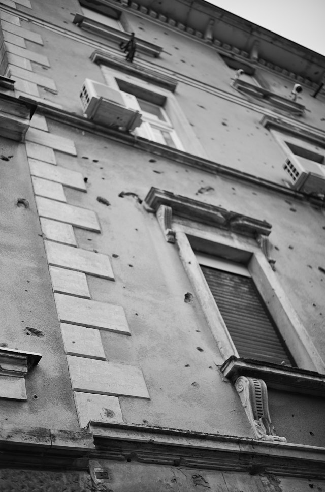 In Mostar, there are signs of the 'Siege of Mostar' that was fought during the Bosnian War, first in 1992 and then again later in 1993 to 1994. The Bosnian War ended on December 14, 1995. Leica M10-R with Leica 50mm Summilux-M ASPH f/1.4 BC. © Thorsten Overgaard. 