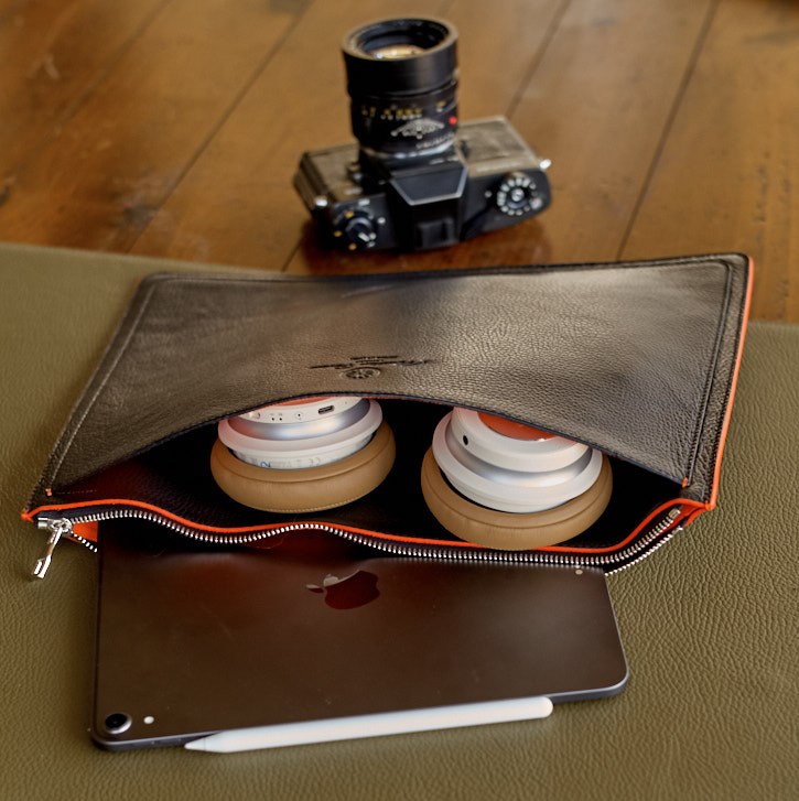 The Document Carry-On in black for iPad and more. Here seen with the small iPad Pro.