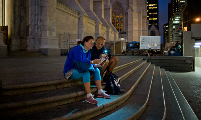 Tourists in New York get up early and go to bed late so as suck it all in. Leica M 240 with Leica 28mm Summilux-M ASPH f/1.4, 2900 Kelvin, 1600 ISO. © 2015 Thorsten Overgaard.