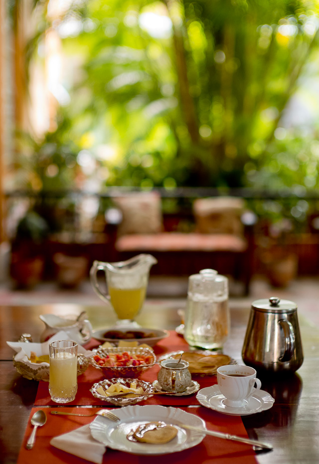 My breakfast table in Havana, Cuba. Leica M10 with Leica 50mm Noctilux-M ASPH f/0.95. © 2017 Thorsten Overgaard. 