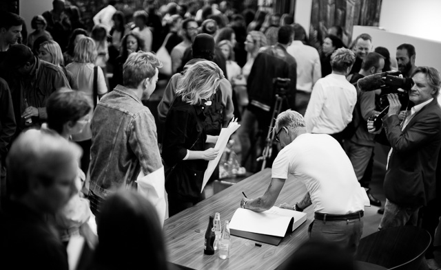 400-500 people showed up to collect their pre-ordered book and get it signed. © Thorsten Overgaard