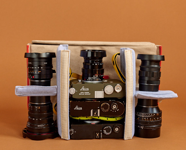 The moveable sides of the insert: I arrange mine so I have space for four lenses on the sides and 1, 2, 3 or four camera bodies in the middle.