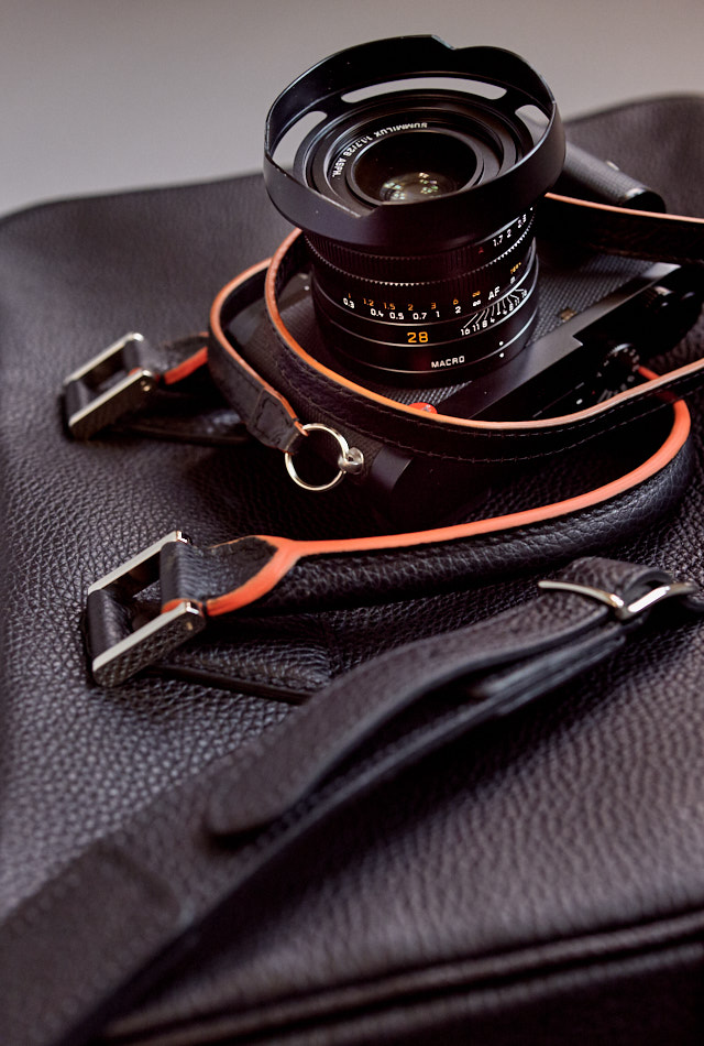 Leica Q2 on my The Von “New York” calfskin bag. © Thorsten Overgaard.