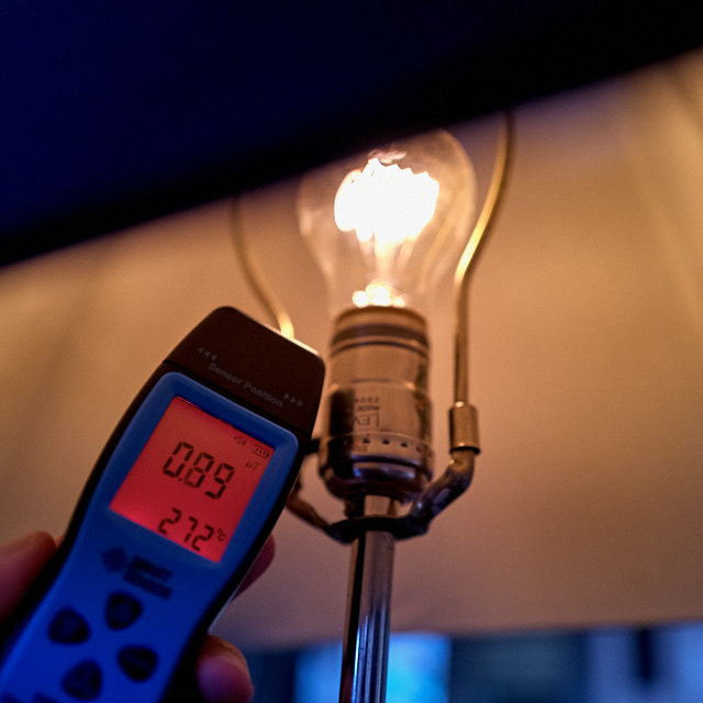 You would seldom put your head this close to a light bulb, but if you were to, you would expose yourself to 0.89 µT. 