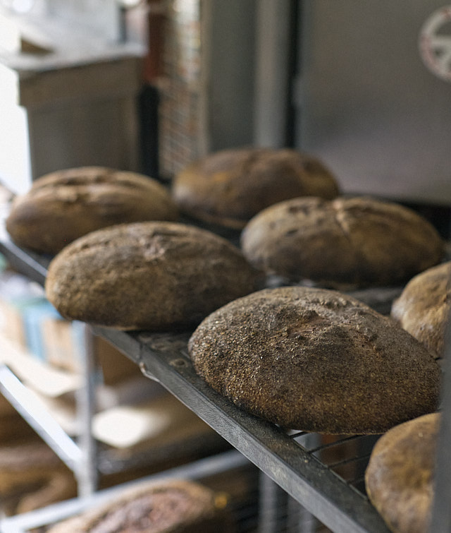 Organic bread at Gregorian Pizza in Safety Harbour. Leica SL2 with Leica 50mm Noctilux-M ASPH f/0.95. © Thorsten Overgaard. 