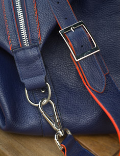 he Von 55
Calfskin Weekend Bag

Berlin Blue