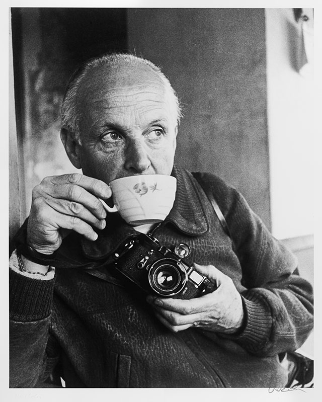 Henri Cartier-Bresson with his Leica M3 in 1964. Photo by Ara-Güler. 