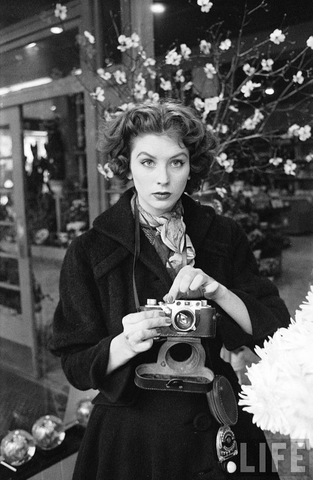 Suzy Parker with her Leica in New York, 1953