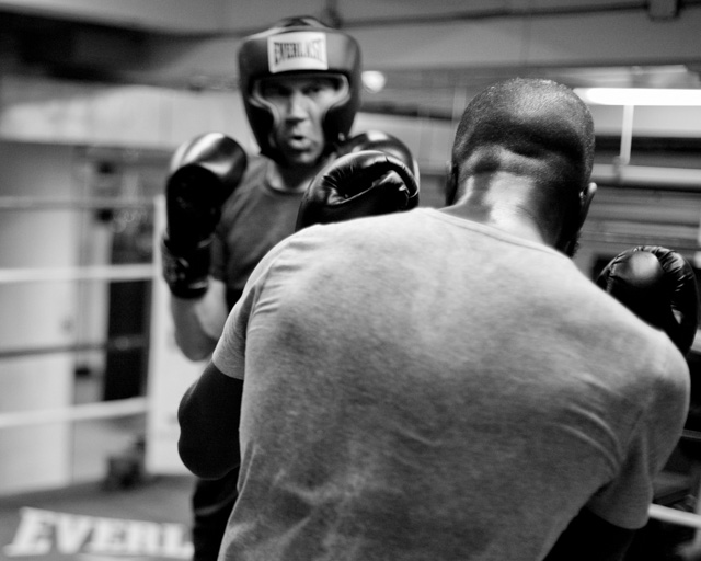 New York stockbrokers, office clearks, store managers, Uber drivers and others punching each other in the Mendez Boxing Club before heading to another da at work. Leica M 240 with Leica 35mm Summilux-M AA ASPHERICAL f/1.4. © 2016-2017 Thorsten Overgaard.