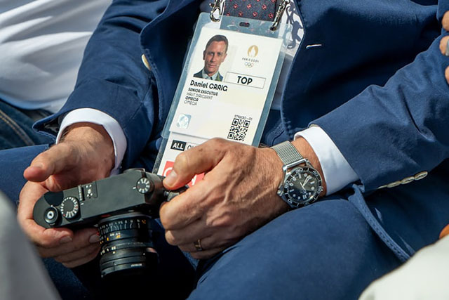 Daniel Craig was spotted at the Olympics 2024 in Paris with his Leica M10-R fitted with a 24mm Elmarit-M f/2.8. Mostly it was the yet unreleased Omega Seamaster 300M that made the picture appear online. But for Leica fans, it's the Leica M10-R that is the main attraction. 