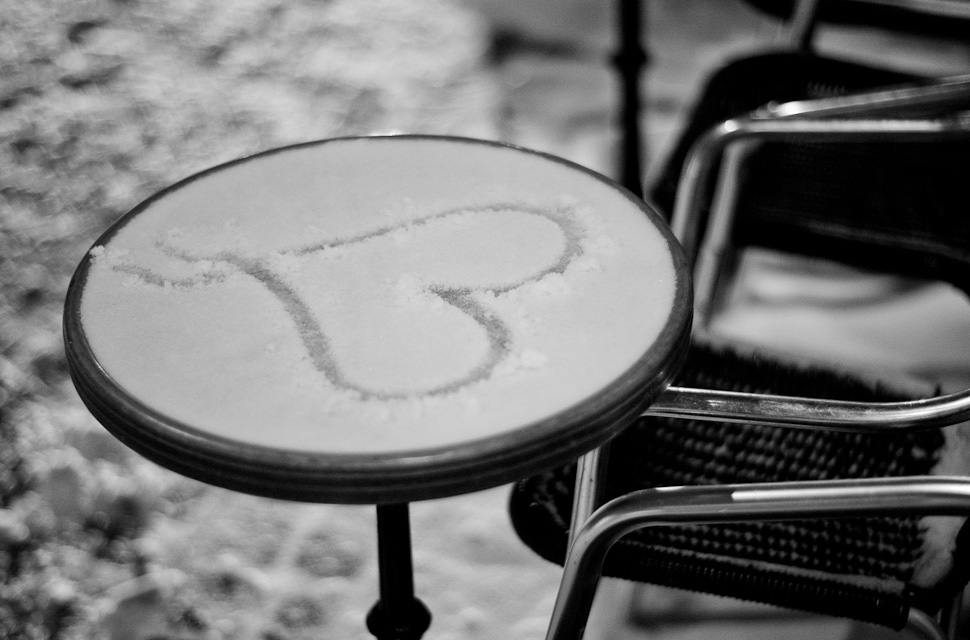 It was snowing in Denmark in the beginning of February. Here somebody made a hearth in the snow on the table outside my favorite Cafe Englen in Aarhus. 