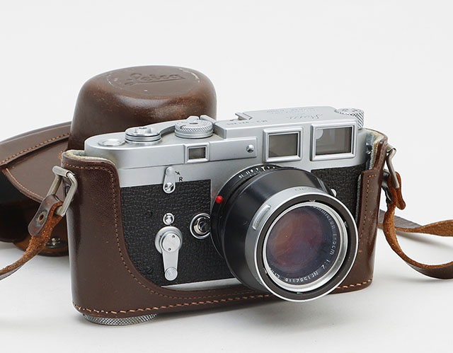 Invaluable Guide to Vintage Leica Cameras - Invaluable