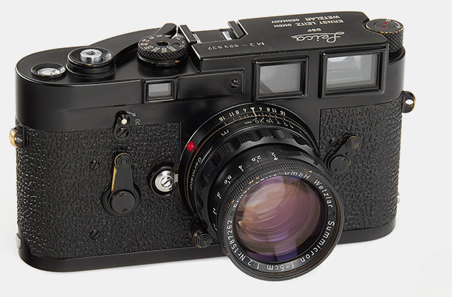 Sold at Auction: A Leica D-Lux 3 Compact Digital Camera