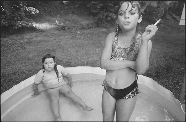 In 1990, American photographer Mary Ellen Mark (1940-2015) photographed 'The Smoking Girl' Amanda Marie Ellison, 9 (and Amy Minton Velasquez, 8 sitting) in the 'Sin City' disctict of Valdese, N.C. for Life magazine to cover a school for 'problem children' .