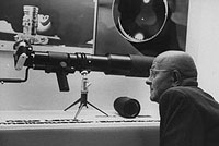 A man looking at the 560mm telephoto lens on exhibit at Photokina Fair in 1966. (Photo by Walter Sanders/Time Life Pictures/Getty Images). They also made a 800mm lens