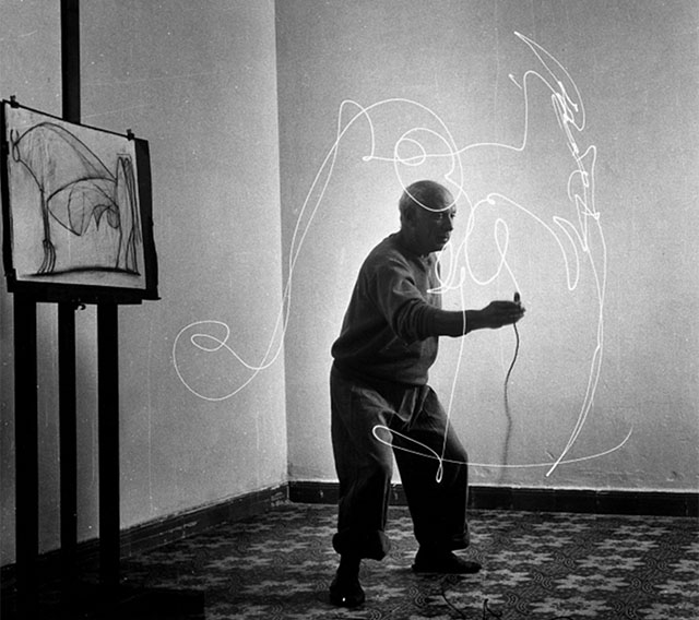 Picasso painting with light in a photogtraph from 1949. 