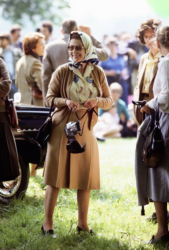 Queen Elizabeth II with her Leica M3.