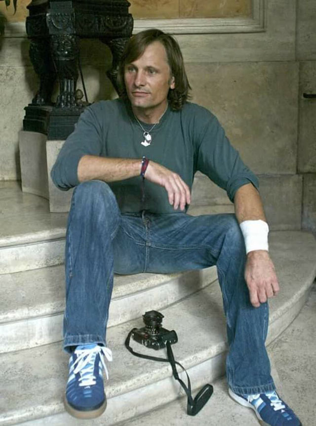 Viggo Mortensen (1958) is most known as an actor in Green Book, A History of Violence and as Aragorn in The Lord of the Rings, but is also an avid photographer, using Hasselblad and Leica and has published several books of his photographs. 